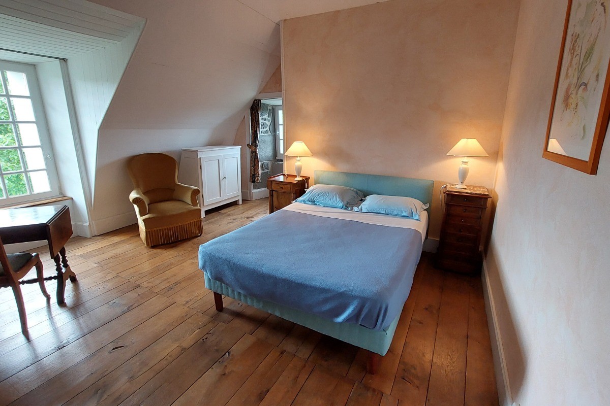 La grande chambre lit 140
