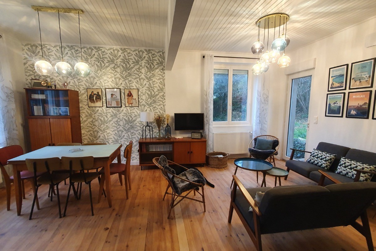 Salon séjour lumineux avec tout le confort