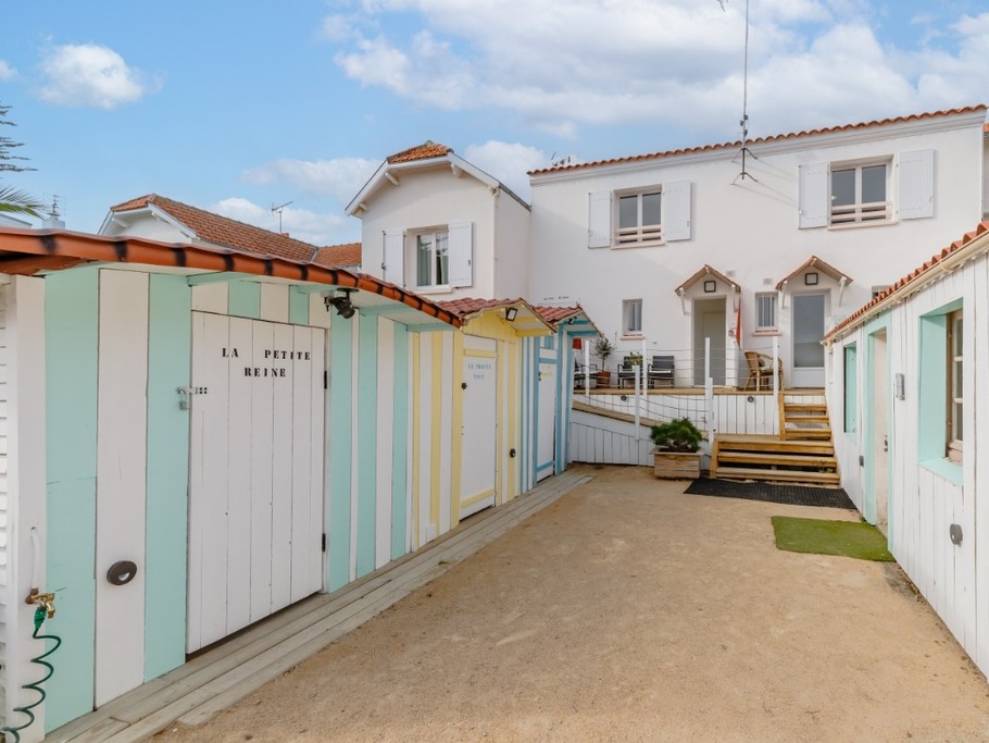 cabines de services : local vélos, jeux, accès sèche linge, kit de repassage....