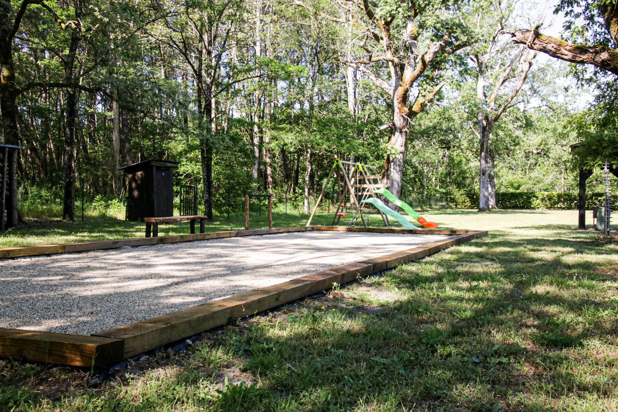 Un terrain de pétanque privée dans le domaine de La Bergerie à St Symphorien, Gironde