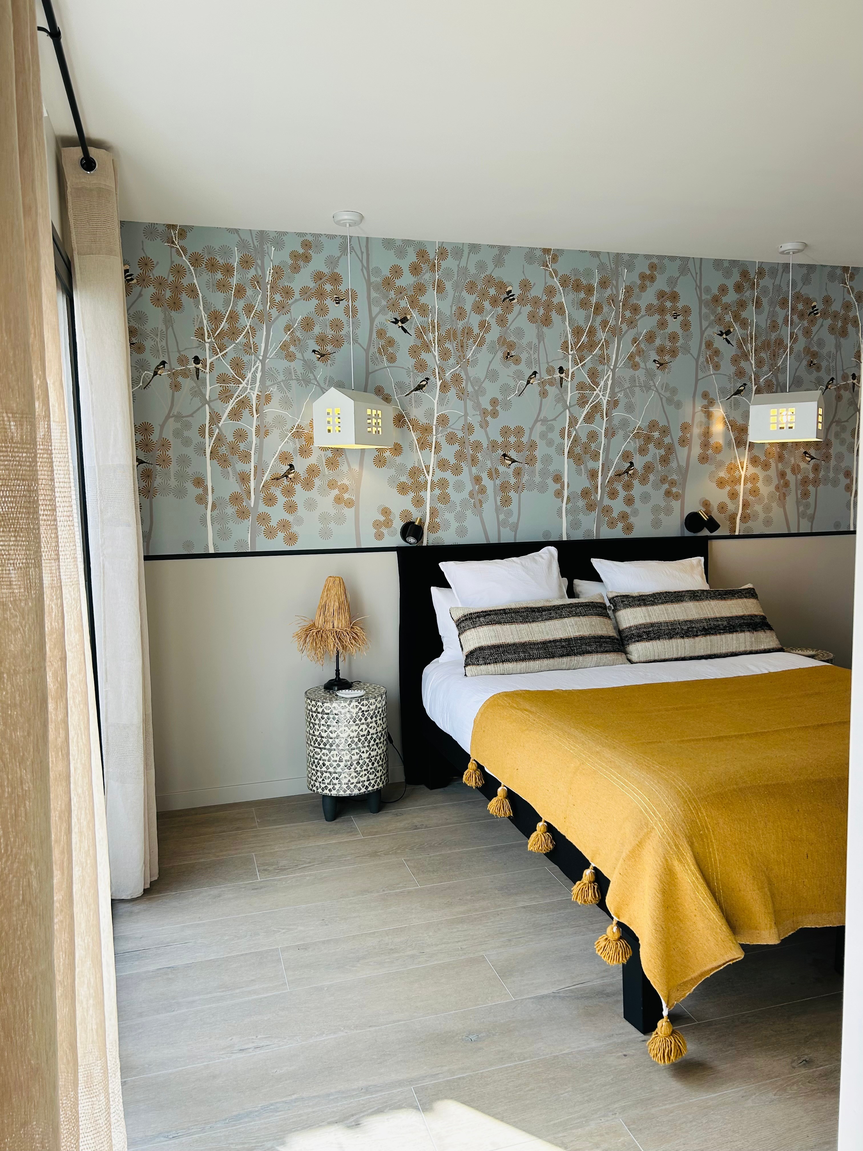 Une première chambre avec sa SDE privative