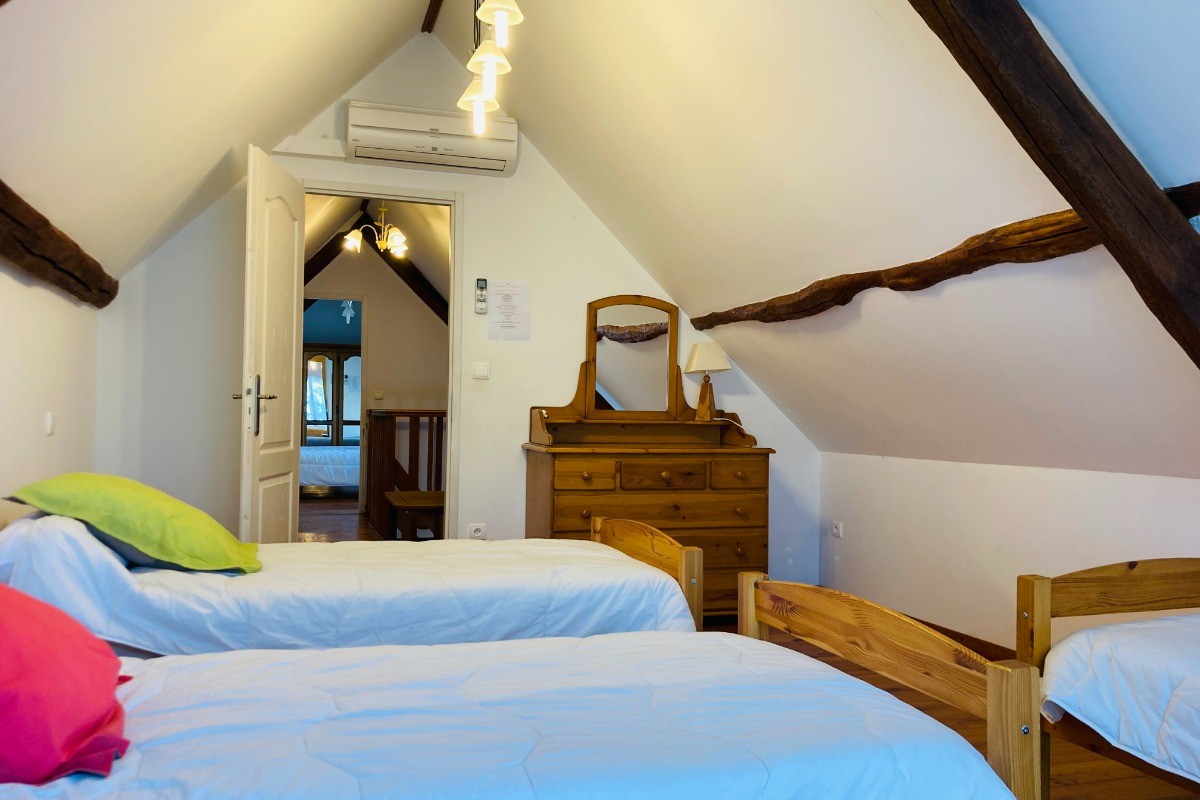 Etage - Chambre avec 3 lits simples