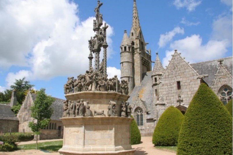 Enclos paroissiaux
