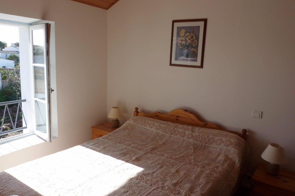 Chambre 2 : 1 lit de 140 + 2 lits de 90