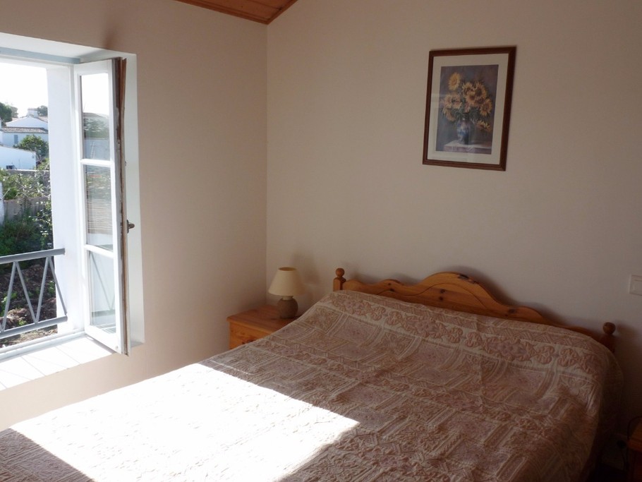 Chambre 2 : 1 lit de 140 + 2 lits de 90