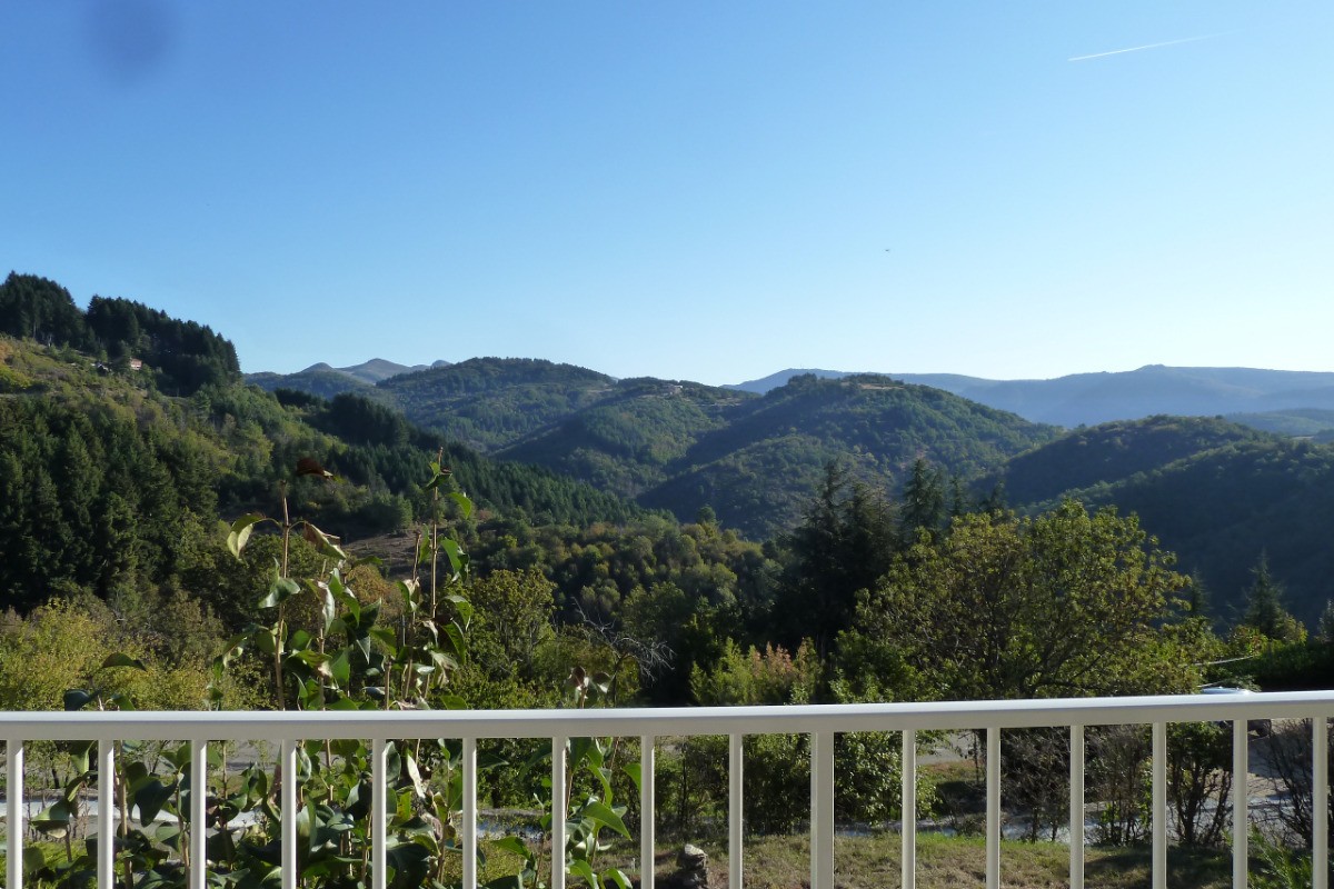 vue sur la vallée depuis le balcon