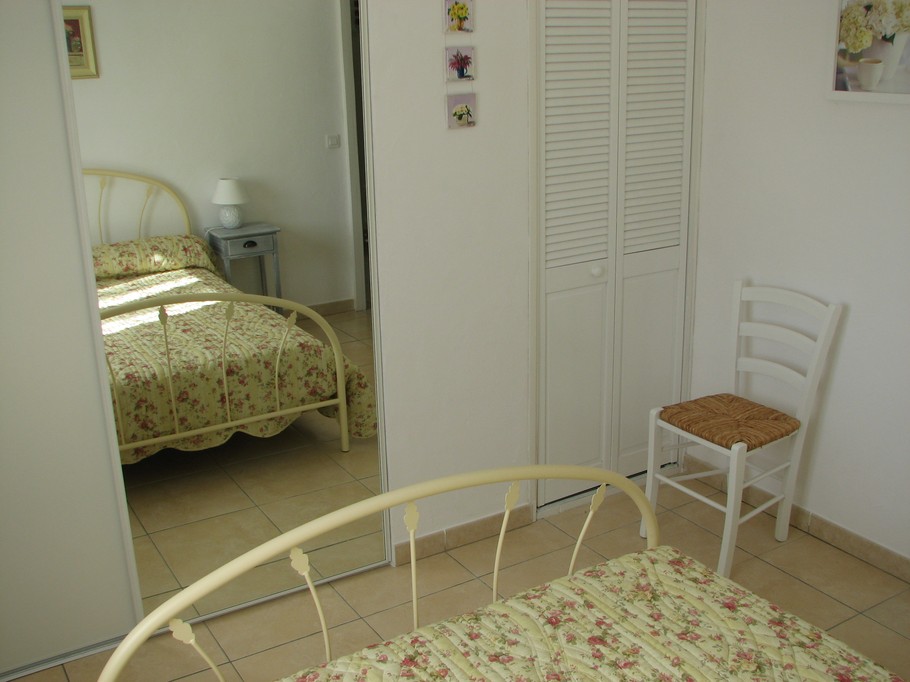 Chambre avec lit double