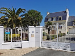 Grande maison de Maitre sur un jardin clos