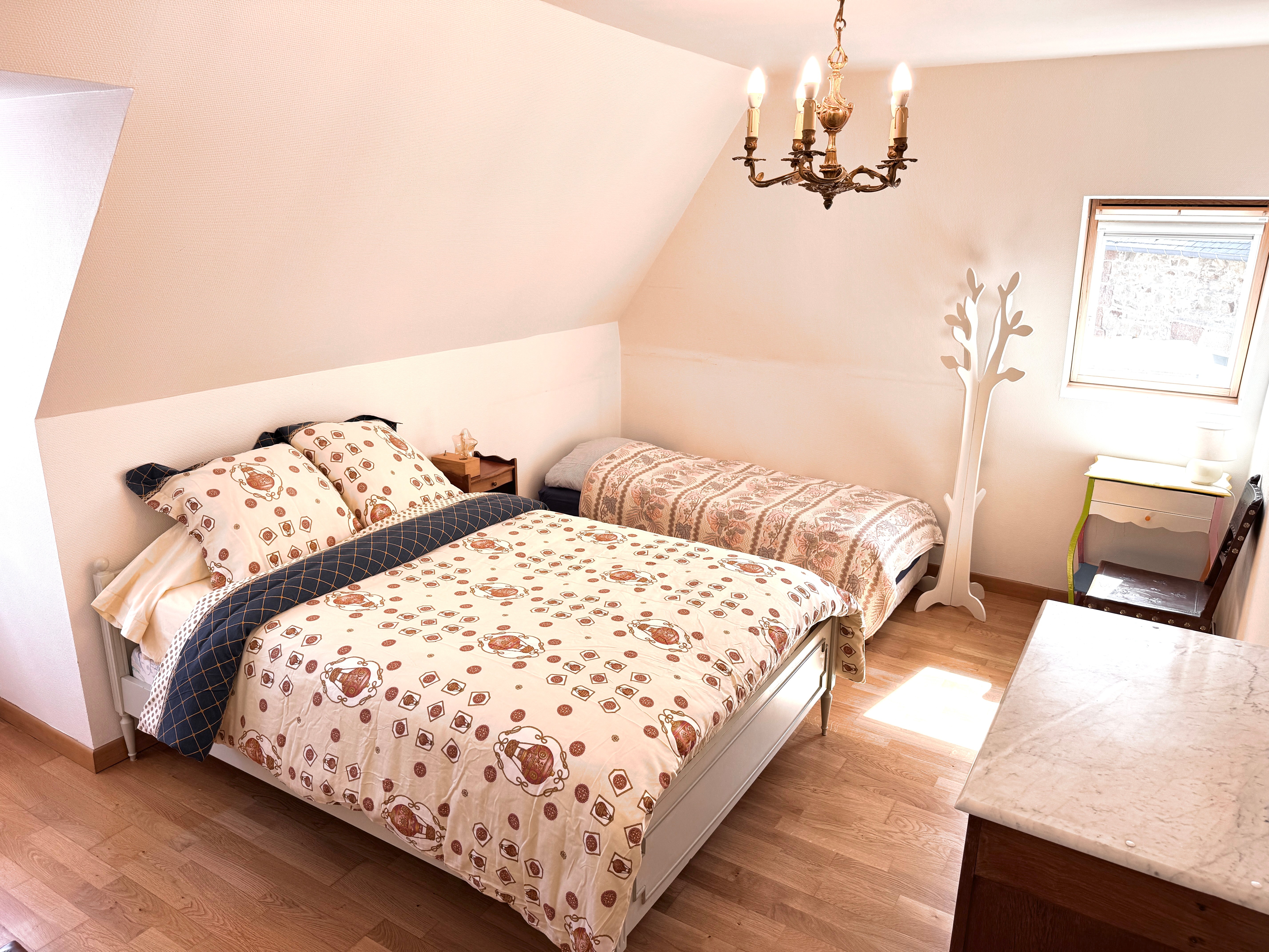 Bedroom 2 with a 140x190 cm bed and another 80x180 cm bed