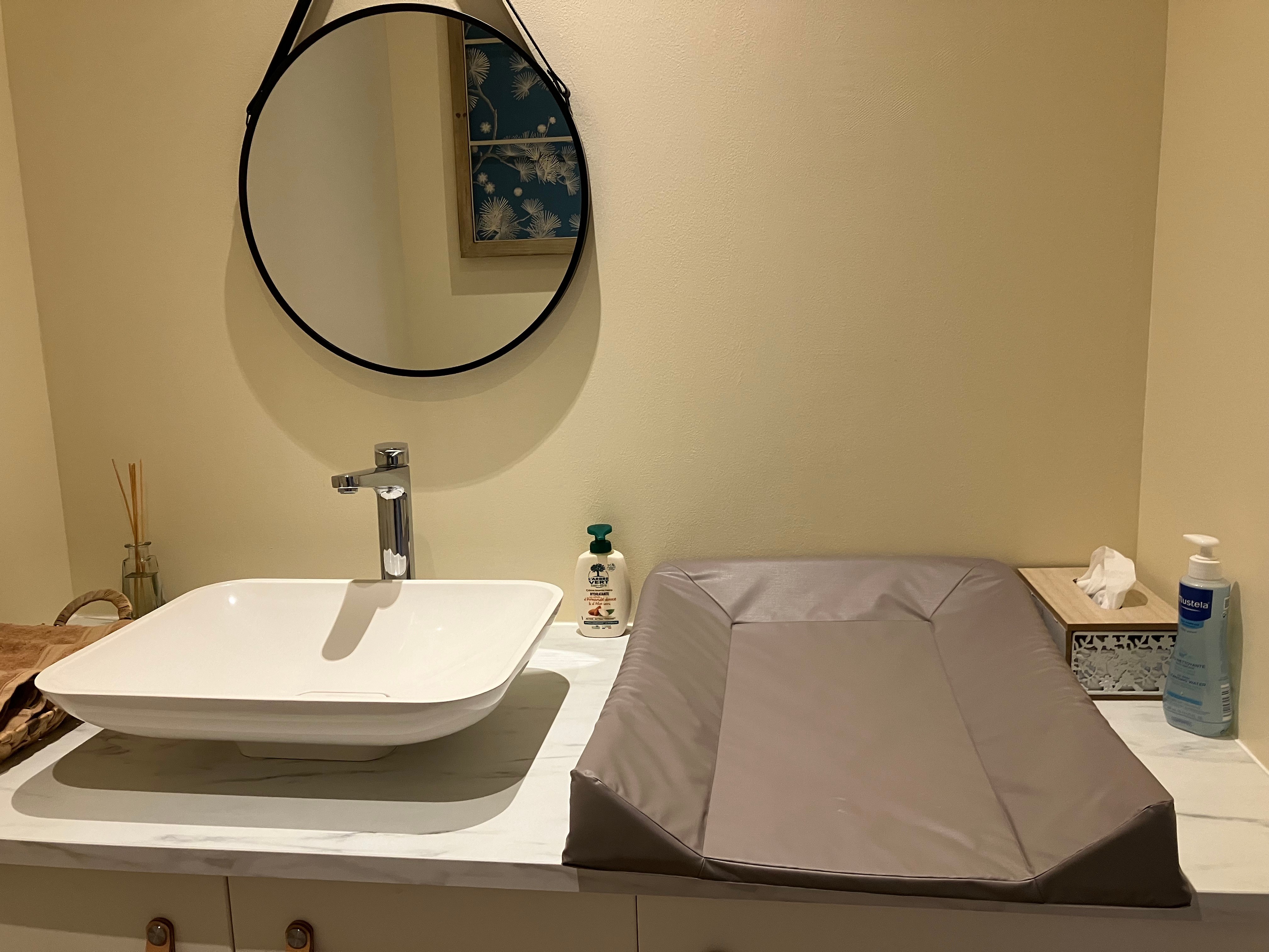 Espace bébé dans les toilettes