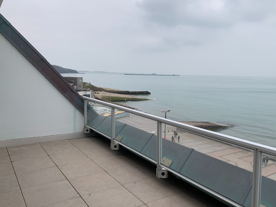 TERRASSE 12 m² ( LA PLUS GRANDE FACE A LA MER AU 4 EME ETAGE A WIMEREUX)