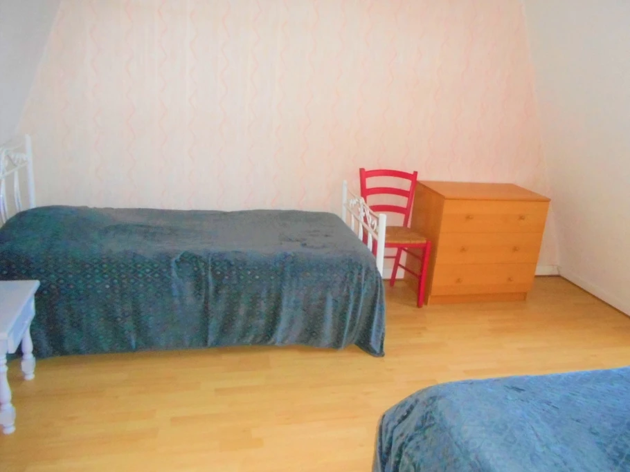 une chambre à l'étage