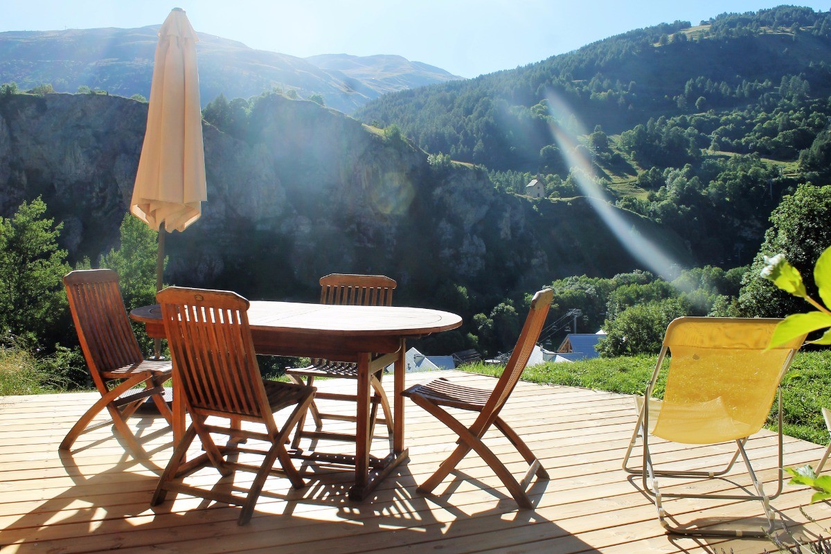 Beautiful terrace with views of the mountains and Saint-Pierre chapel