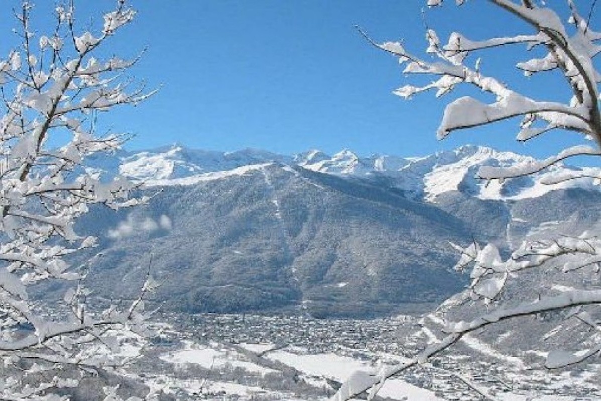 Vue vallée de Luchon hiver