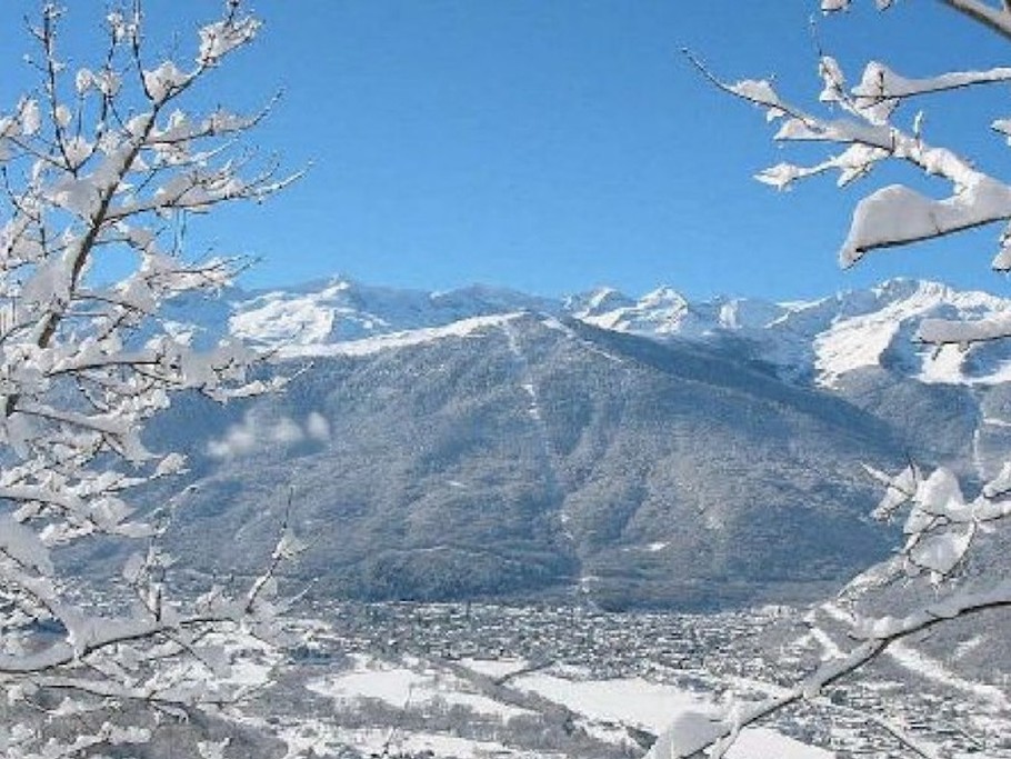 Vue vallée de Luchon hiver
