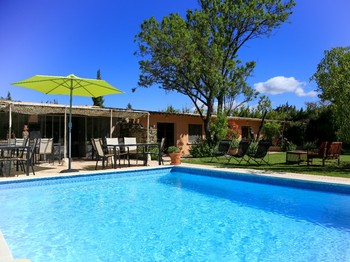 La piscine et sa terrasse