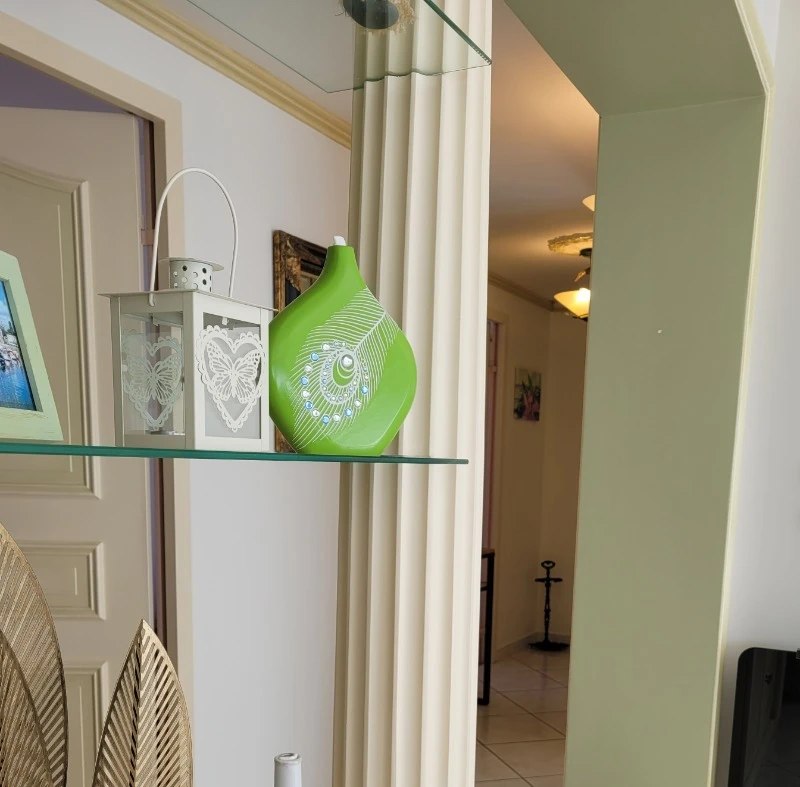 MARRELEC, location, Clévacances, Paimpol, proximité port et commerces, détail séparation pièce de vie couloir