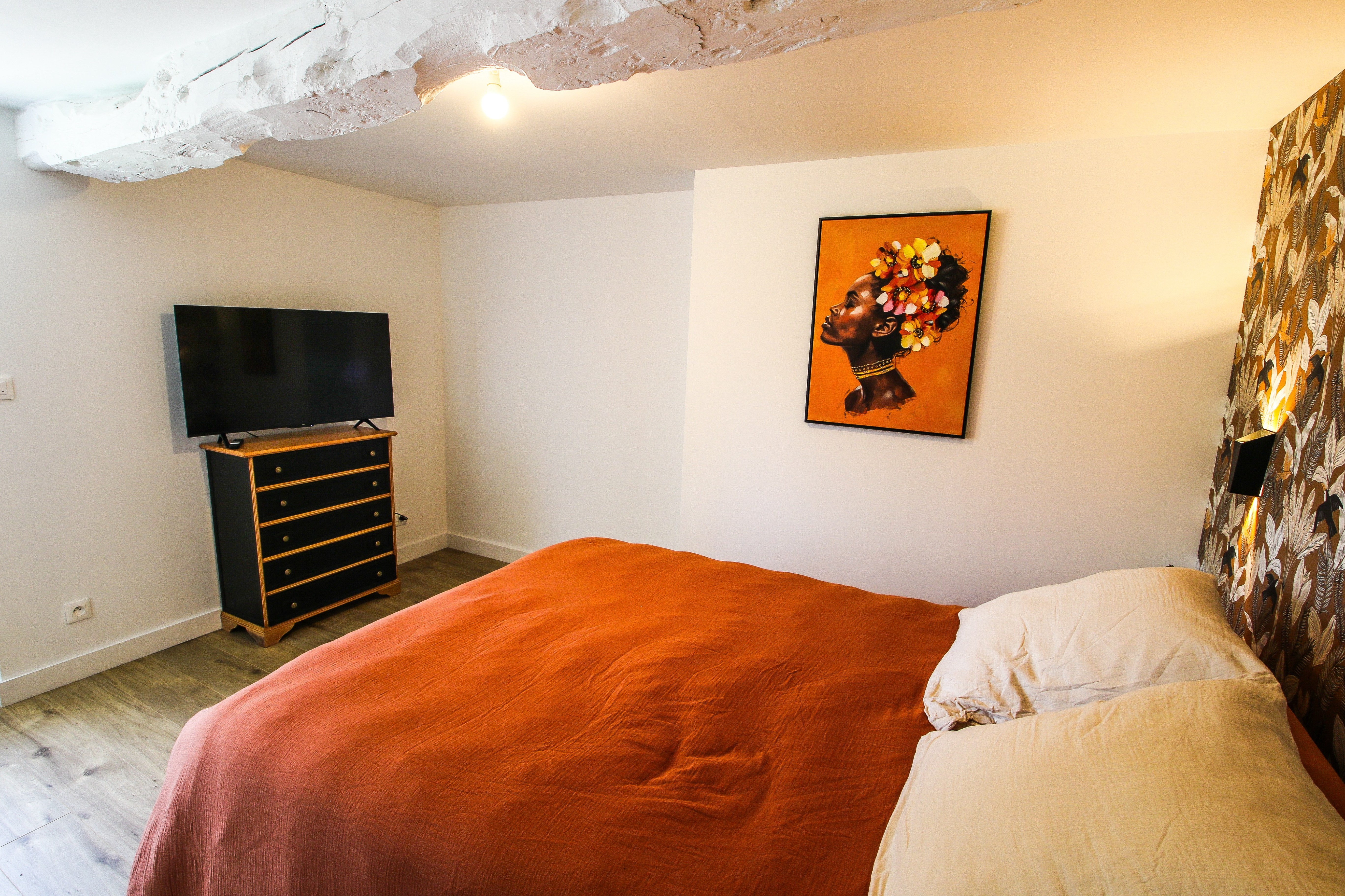 Chambre 1 - 1 lit 140 cm avec TV