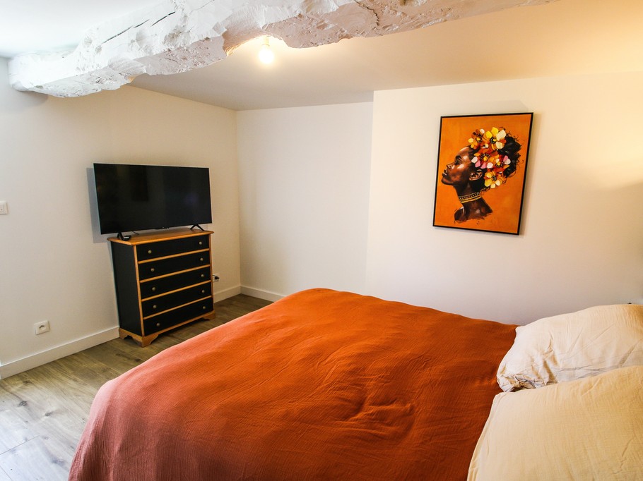 Chambre 1 - 1 lit 140 cm avec TV