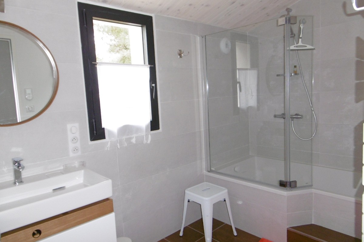 Salle d'eau complète - Étage