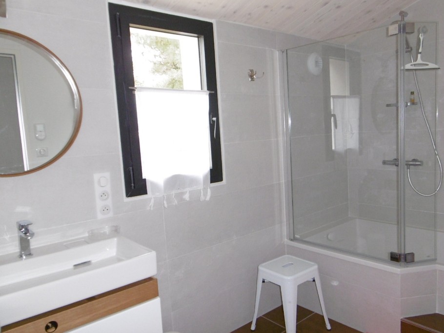 Salle d'eau complète - Étage