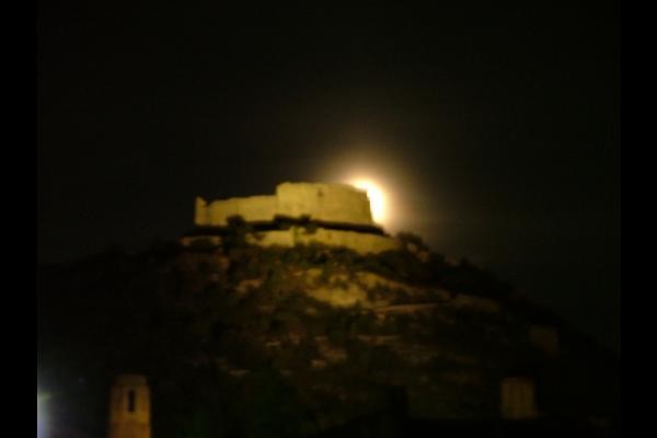 le Castelas est dans la lune