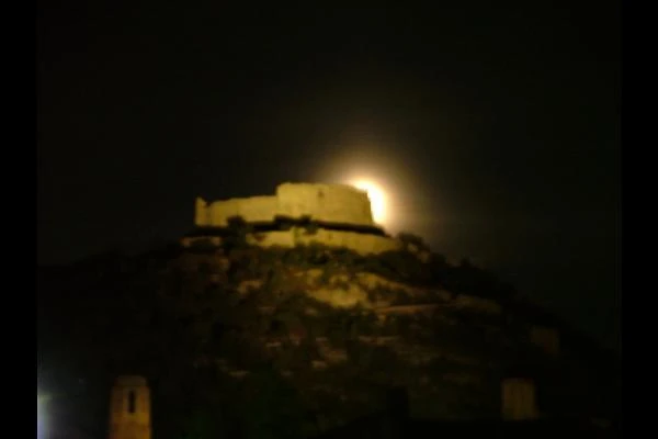 le Castelas est dans la lune