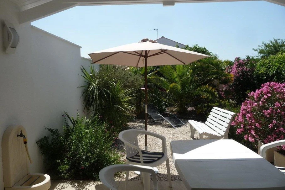 Terrasse sous préau