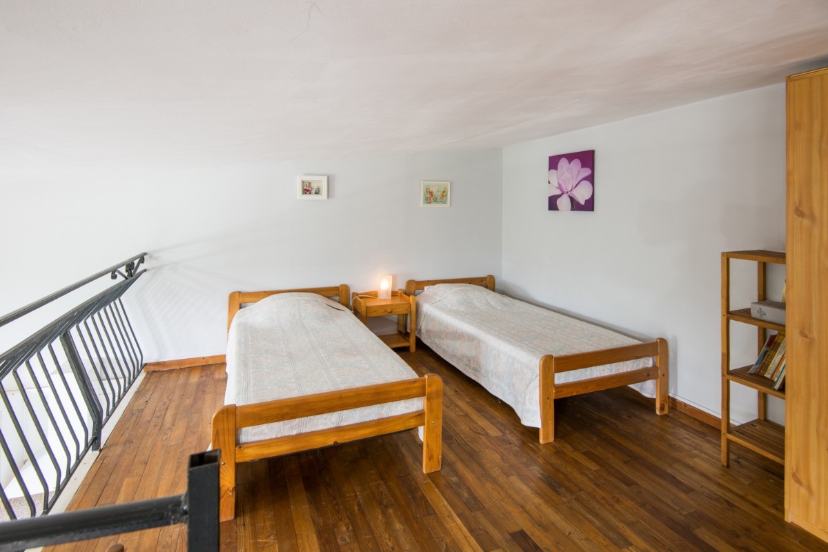 Lits jumeaux chambre en mezzanine