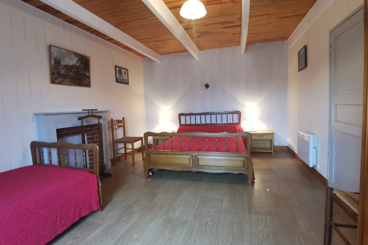 Etage: Chambre 3 avec Lit 140 + Lit 90