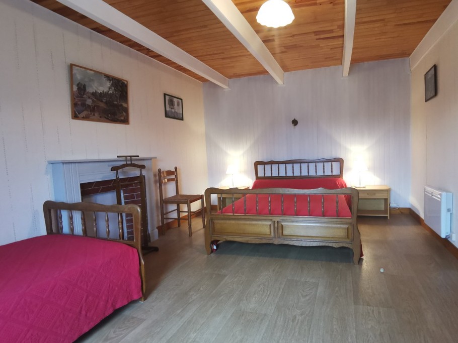 Etage: Chambre 3 avec Lit 140 + Lit 90