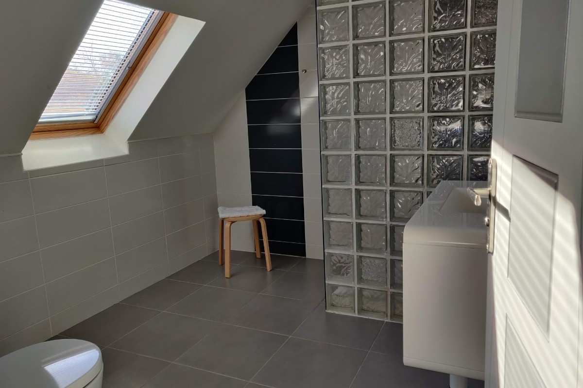 Salle d'eau avec wc à l'étage