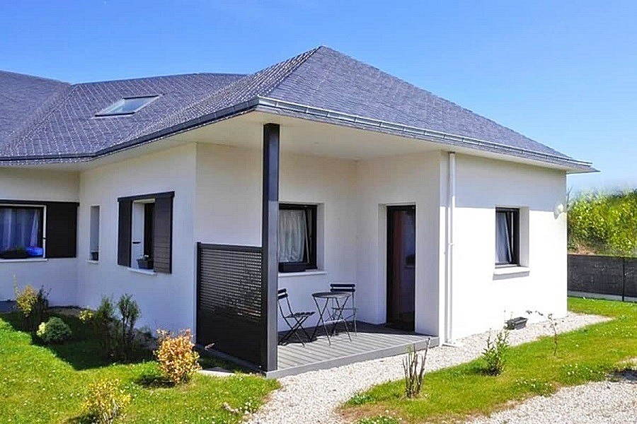 Maison de plain-pied mitoyenne sans aucun vis à vis avec terrasse et jardin privatif clos