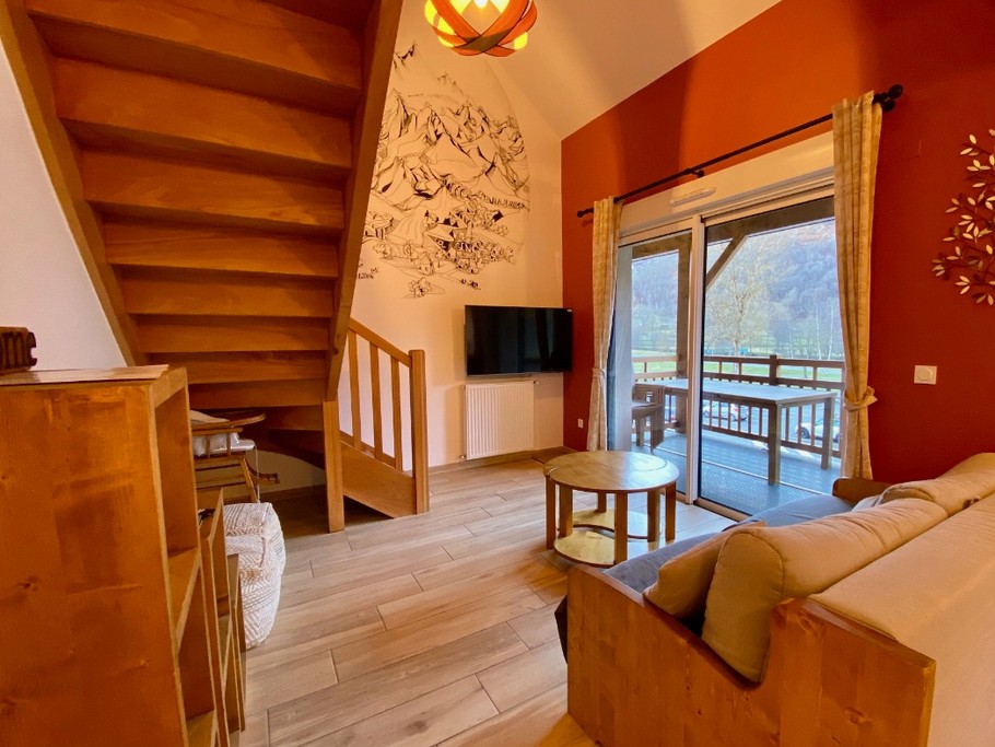 Photo vue salon et accès terrasse