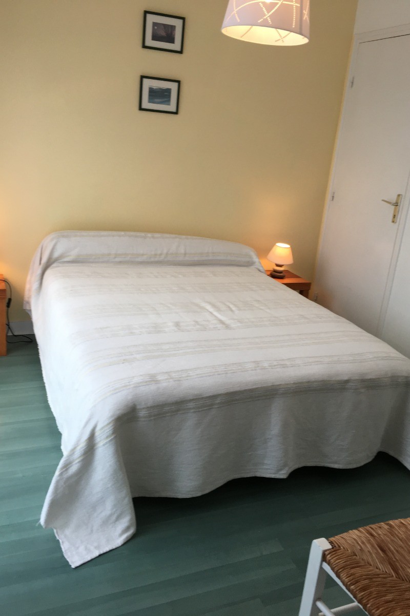 Chambre avec grande Baie ( Rez de Chaussée)