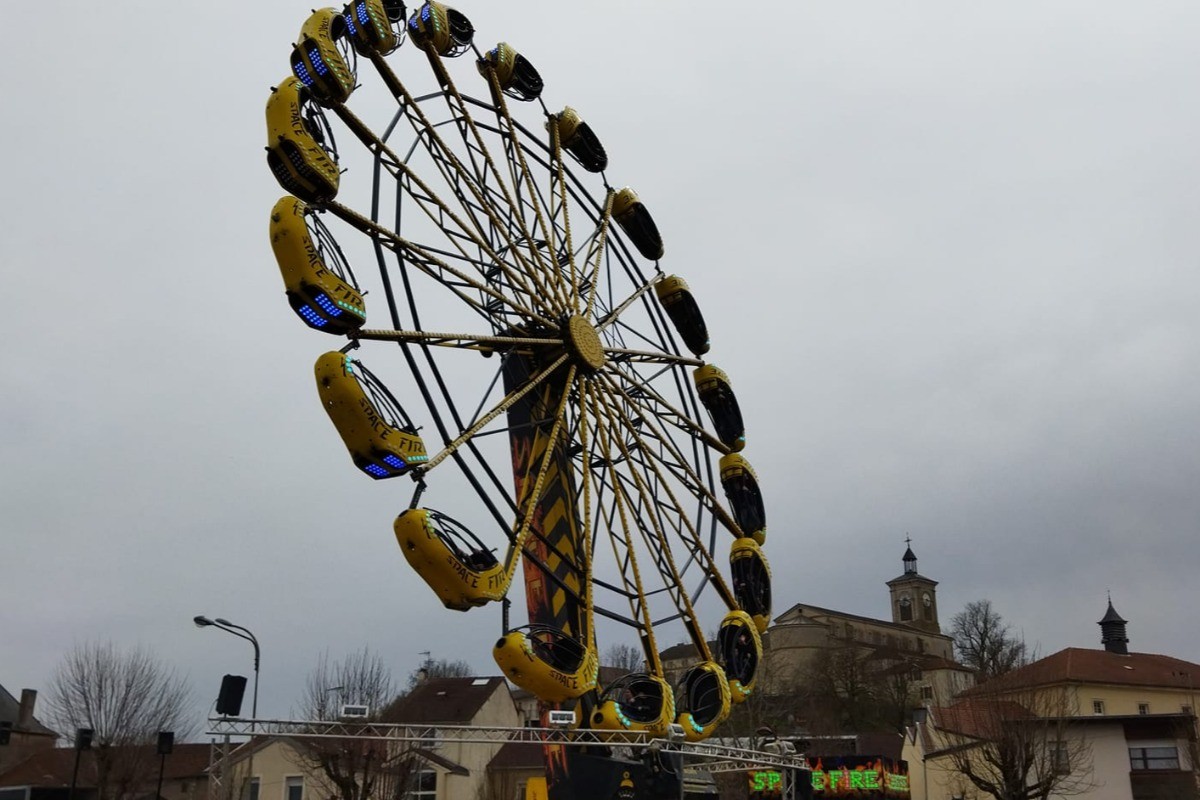 Fête foraine à la foire traditionnelle du Pâté Lorrain - Week-end de Pâques - Châtenois - Photo : C.Labays