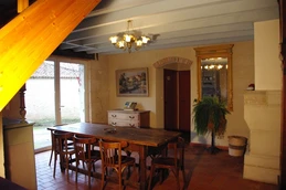 Salle à manger avec cheminée