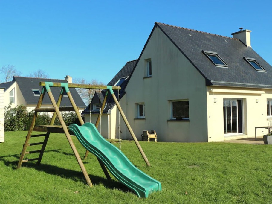 House with private garden and terrace