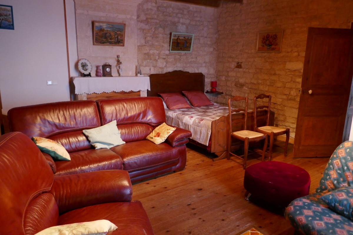 Salon avec couchage en 140
