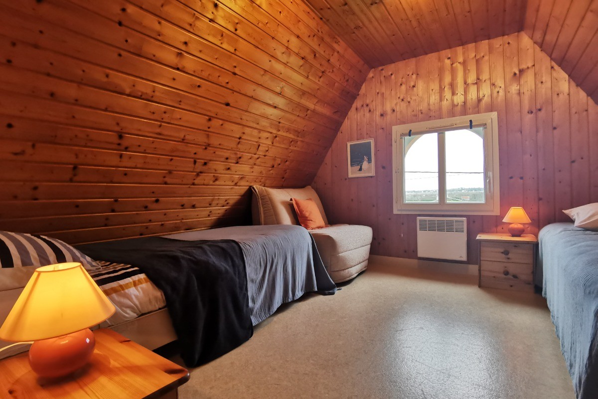 2ème étage: Chambre 2 avec 2 lits 90