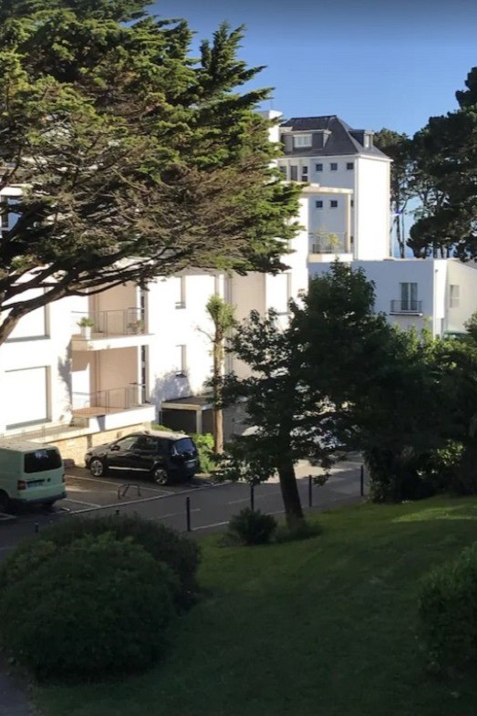 Vue du balcon avec la plage à 100 mètres