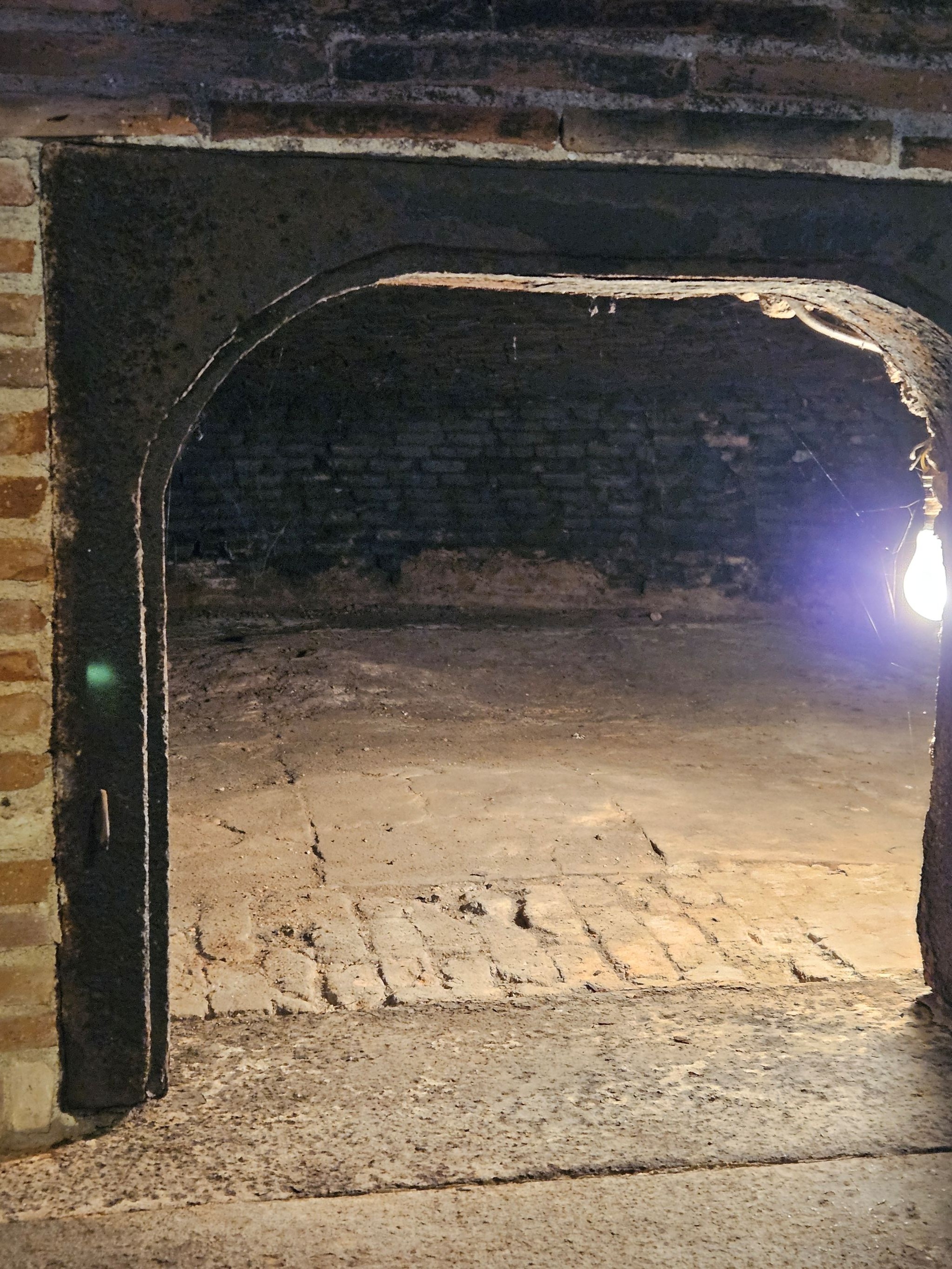 Four à pain ouvert mais non utilisé