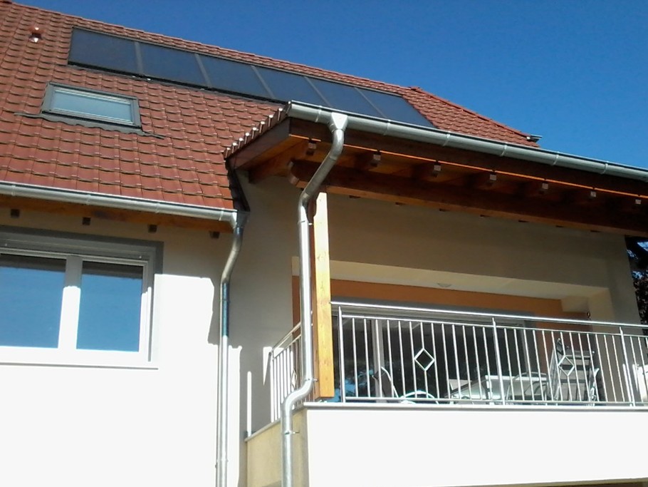 Terrasse couverte vue sur la rivière
Panneaux solaires pour l'eau chaude