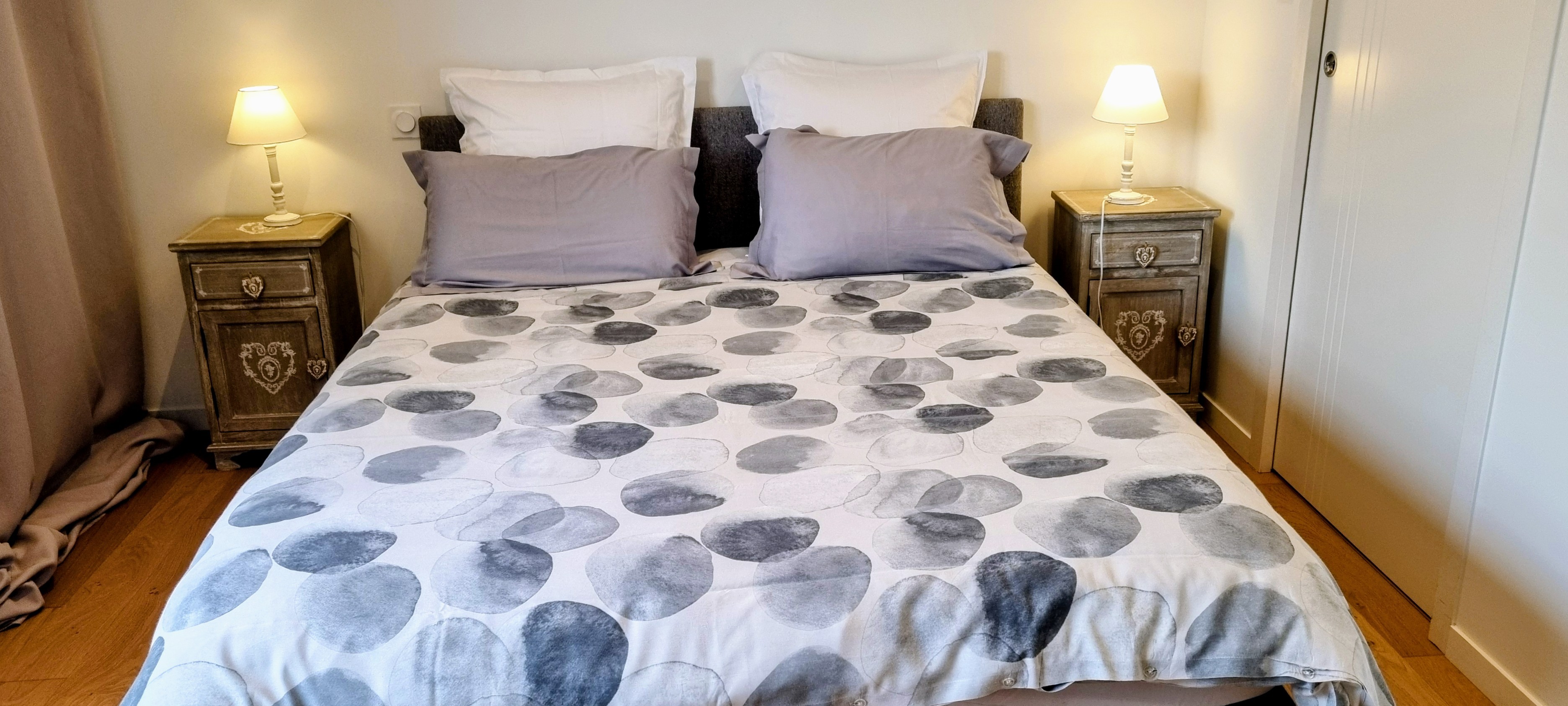 Lit Queen Size dans la chambre