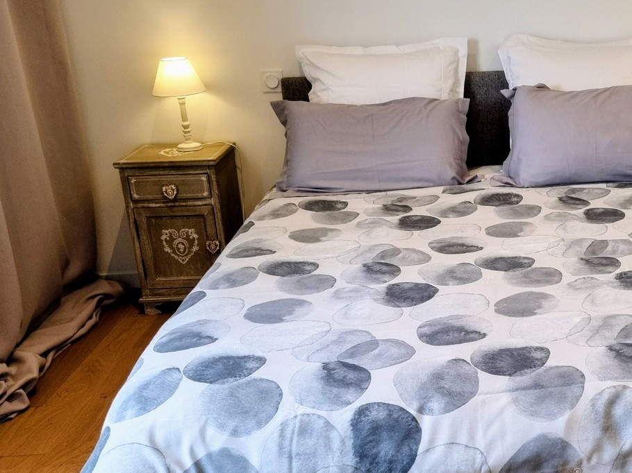 Lit Queen Size dans la chambre