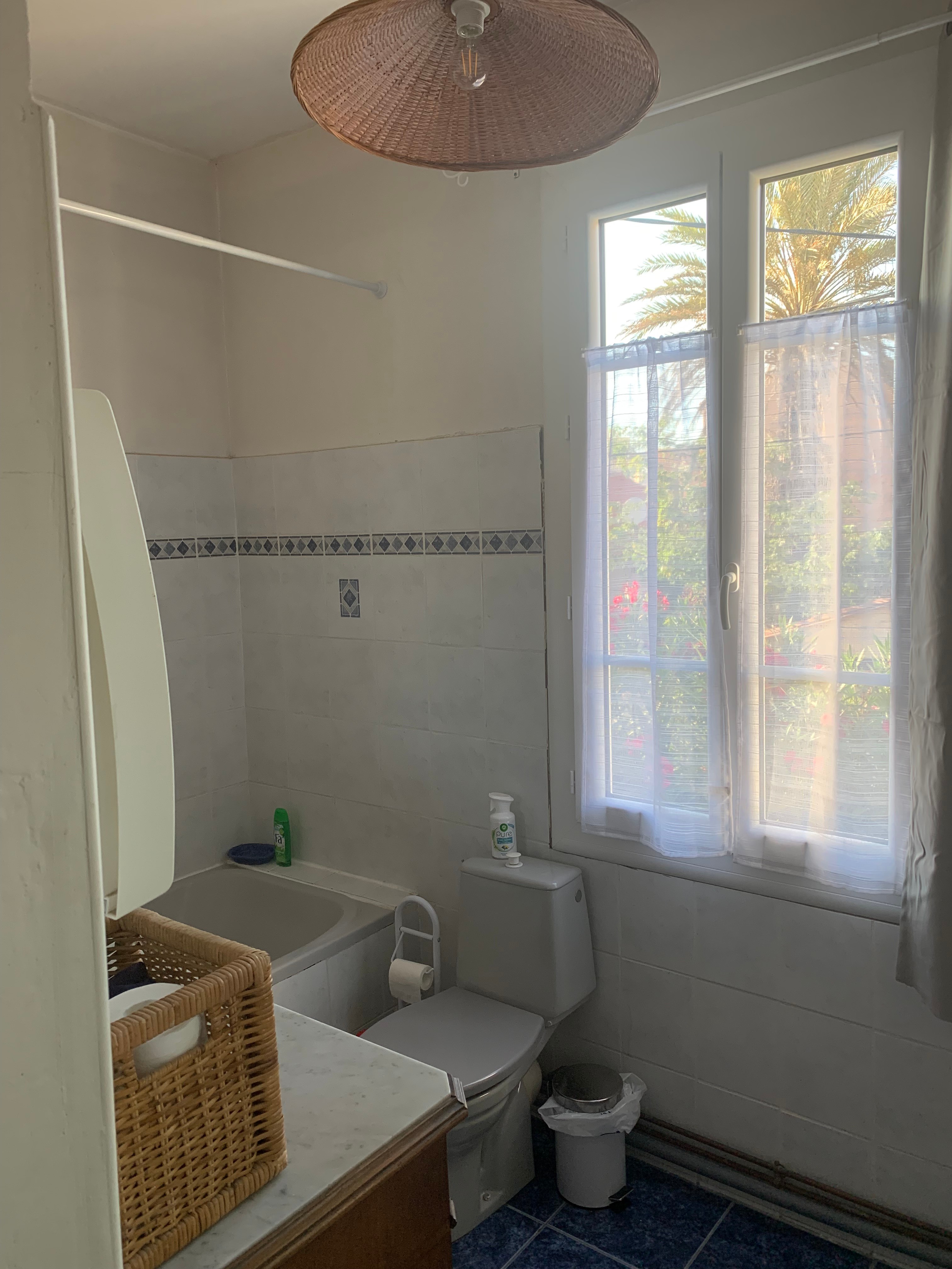 Salle de bain 1er étage avec WC