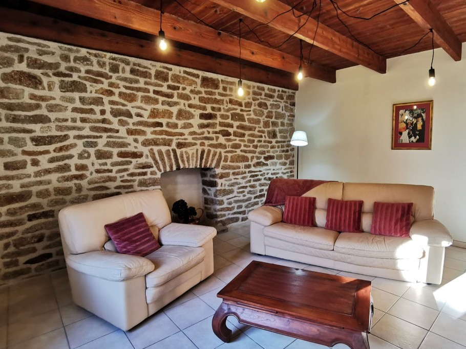 Salon indépendant pour 6 personnes avec TV, accès internet WIFI