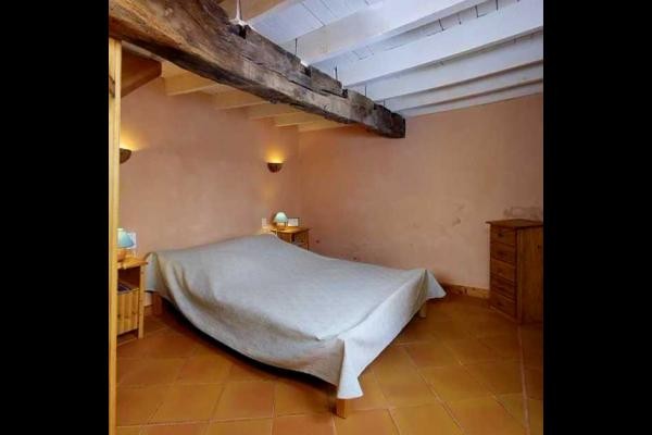 Le rez de chaussée de la Chambre Céladon du Domaine de la Loge