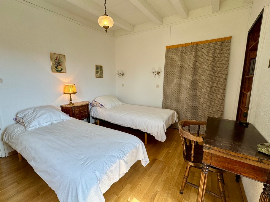 Chambre avec 2 lits simples