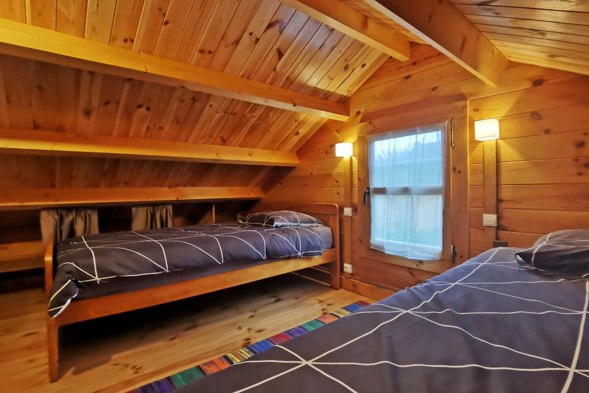 Chambre 2 indépendante avec 2 lits 90